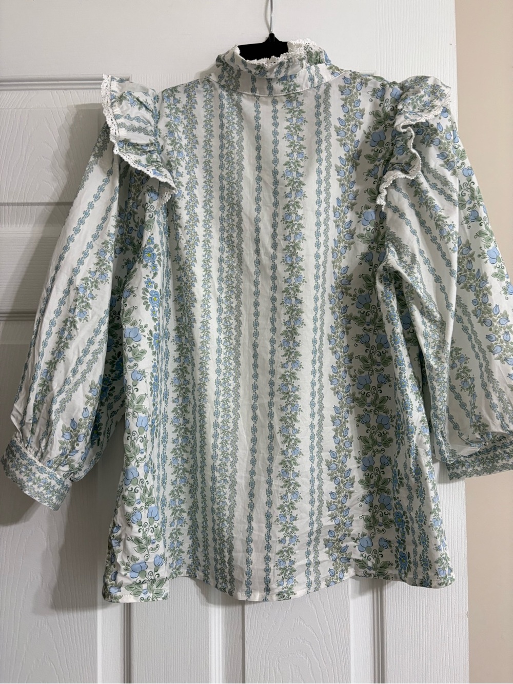 Entro White Floral Ruffle Neck Blouse with Blue and Green Floral Print Women - Picture 6 of 7